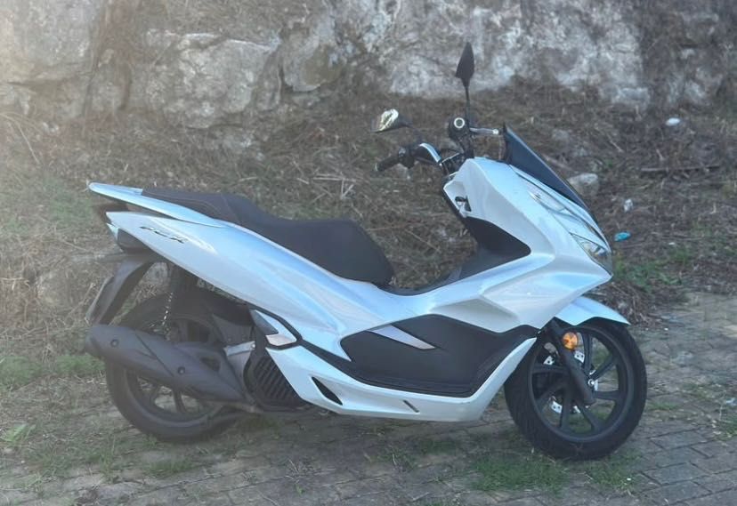 Honda pcx 125cc.