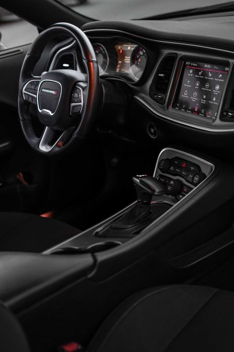 Dodge Challenger V8 na wynajem | 5.7L i 6.4L Widebody Wrocław