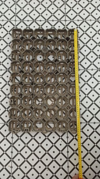 Płytka chodnikowa kratka parkingiwa