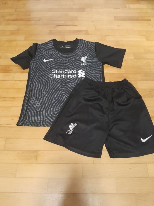 Футбольна форма Ліверпуль