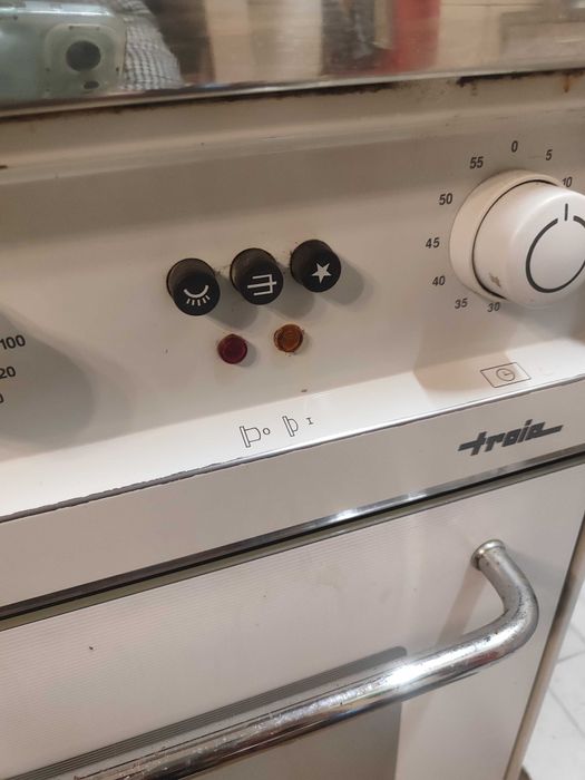 Fogão Tróia – 3 bicos a gás + 1 elétrico | Forno Elétrico