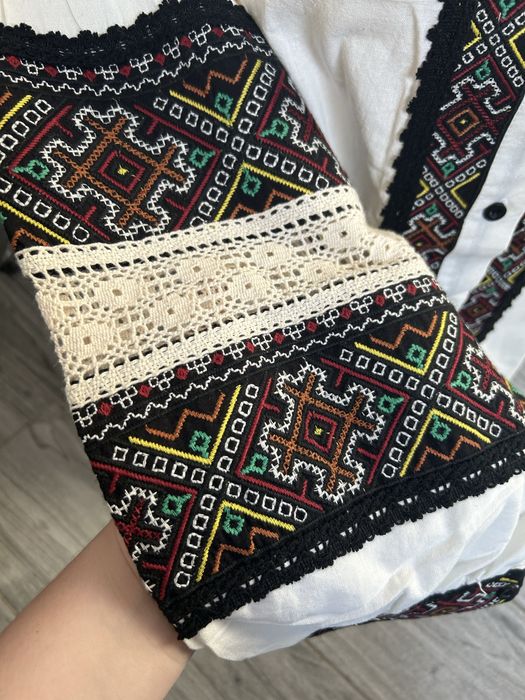 Bardzo ładna bluzka z haftem