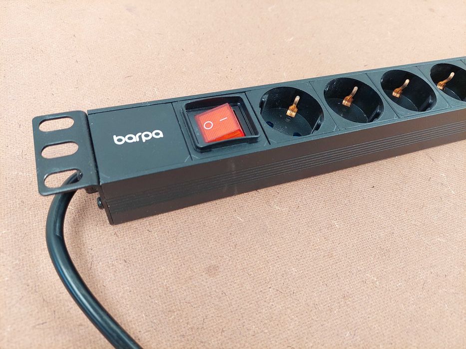 Barpa - Régua de Tomadas 19" 1U 6 Tomadas Schuko com Interruptor