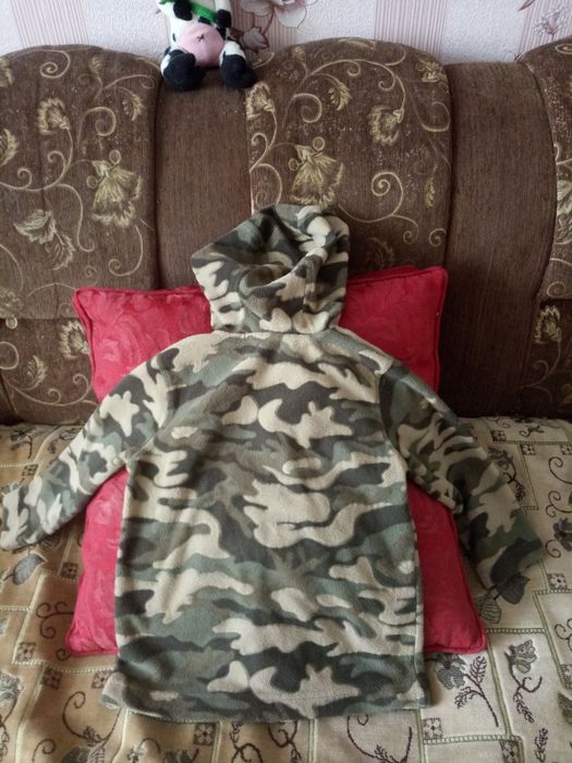 Продам кофточку на 3 годика