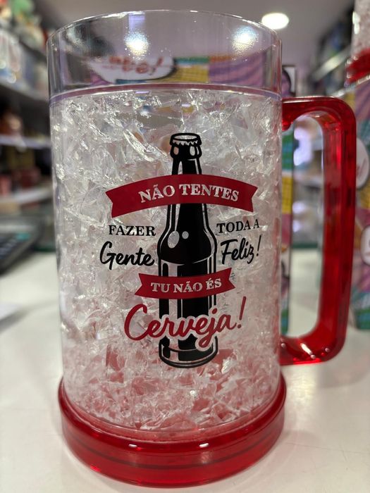 Canecas de gelo com frases