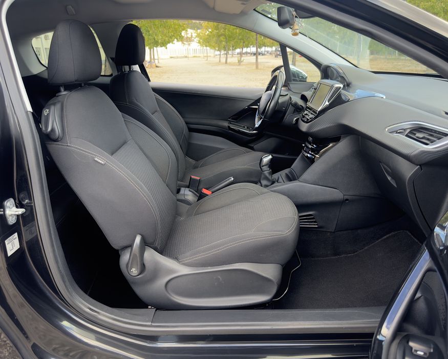 Peugeot 208 1.2 PureTech Allure Coupé 110 cv, ano 2016, com 135.000 km