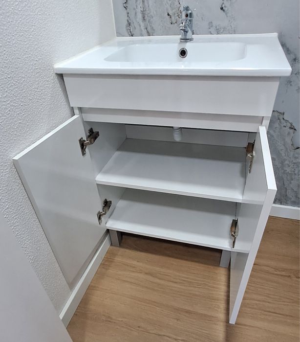 Armário de casa de banho com lavatório