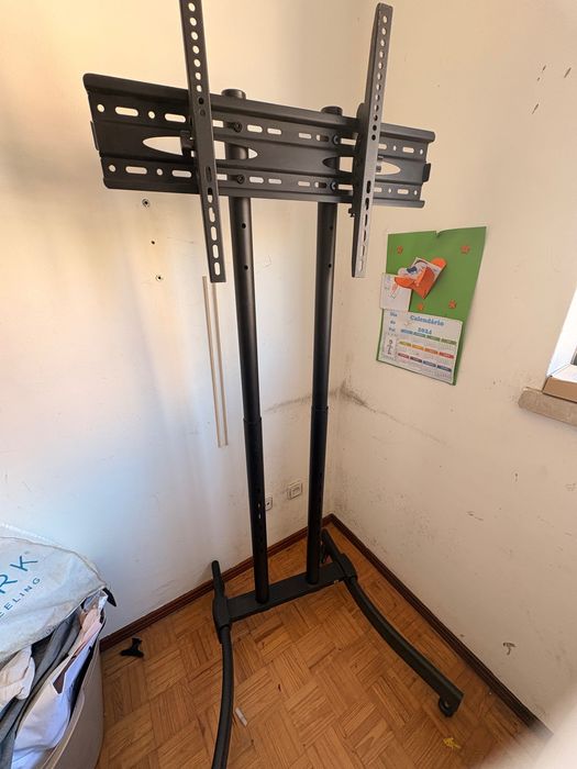 Suporte de TV com base móvel