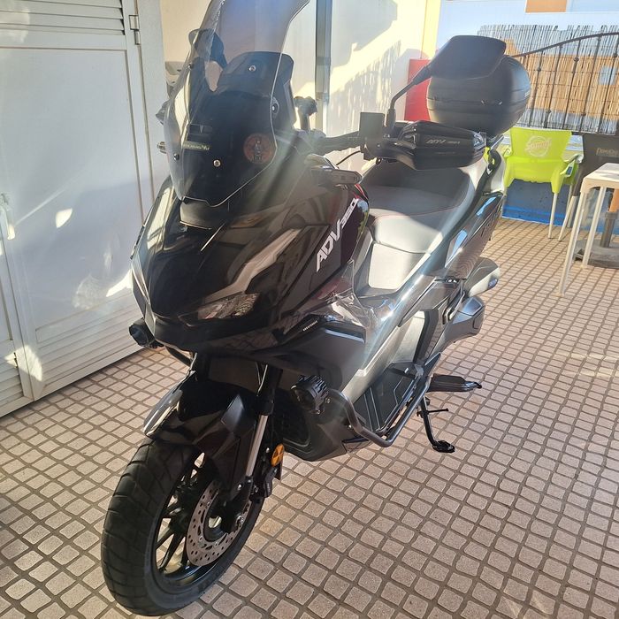 Honda adv350 ( Como Nova)