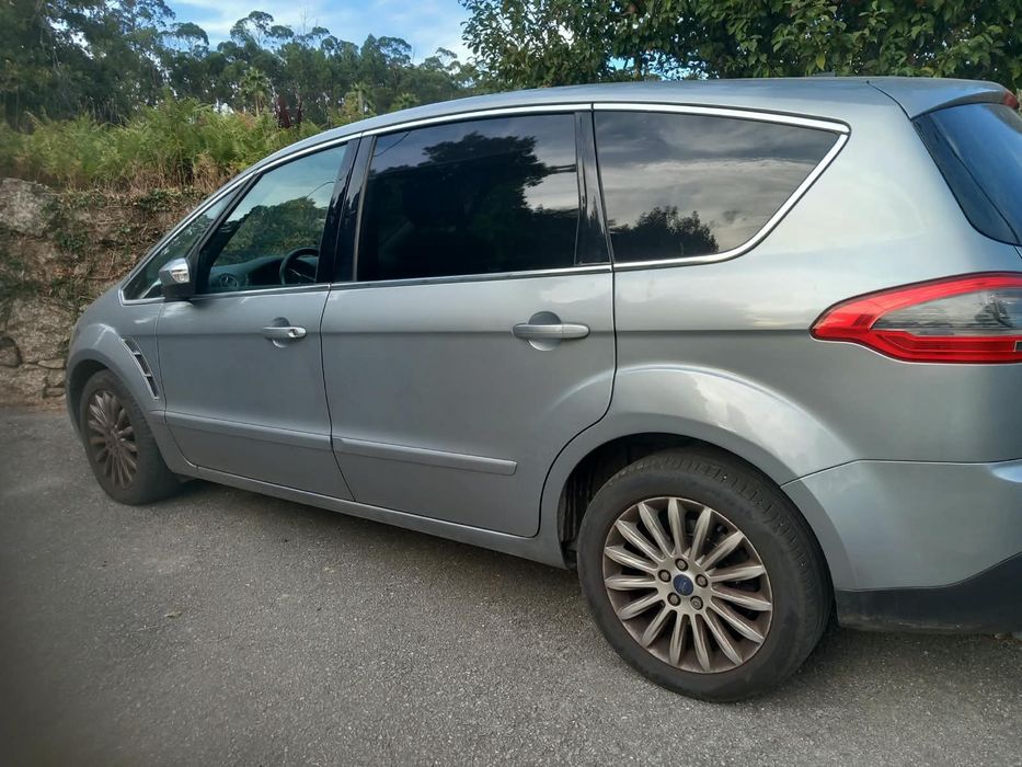 Ford s Max cinza