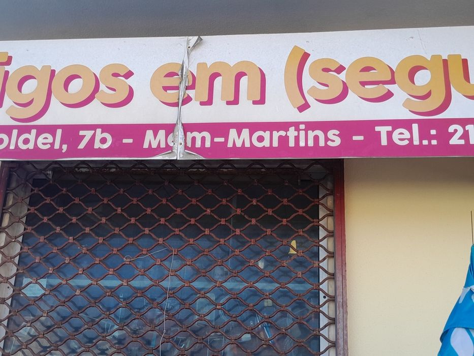 Alugo loja  mem- martins 2000€ mes