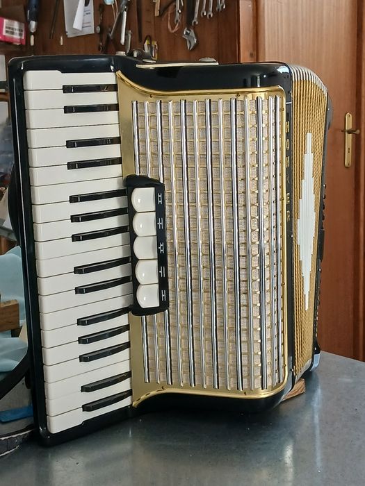 Hohner Concerto ll 72 baixos