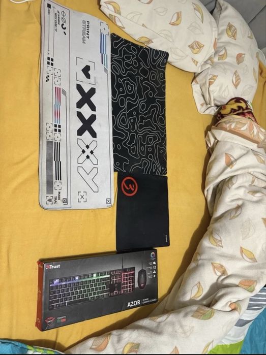 Teclado rato e 3 tapetes