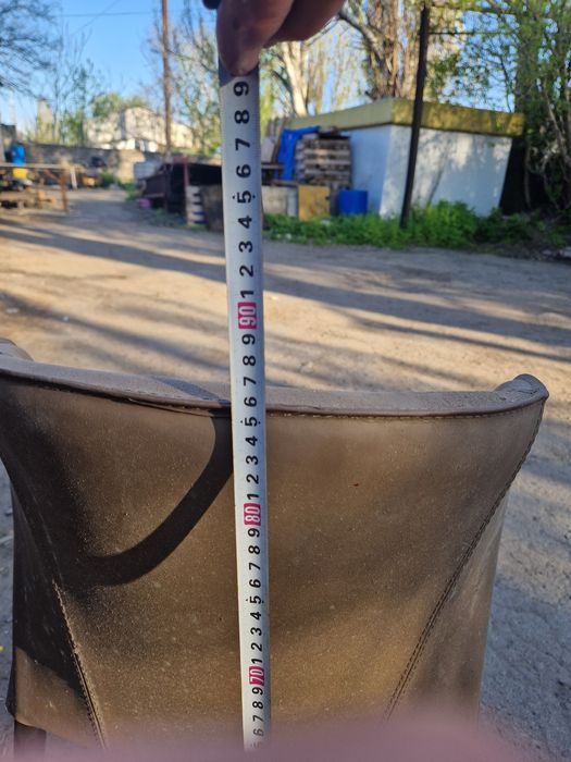 Продам кожаный БЕЖЕВЫЙ стул