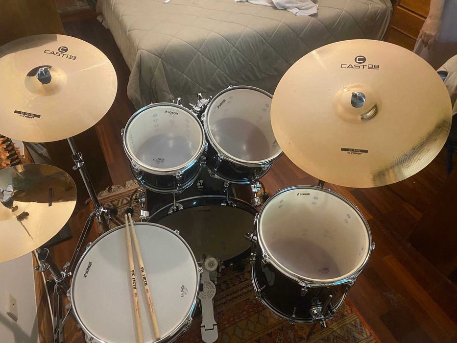 Conjunto de pratos para bateria / Full set of Cybals for drums