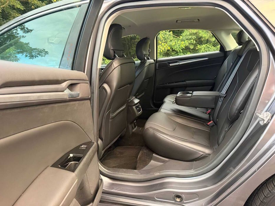 Ford Fusion Titanium      2014