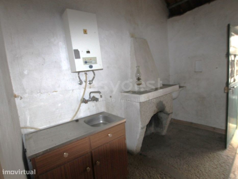 Moradia tradicional com terreno generoso e com vista deslumbrante p...
