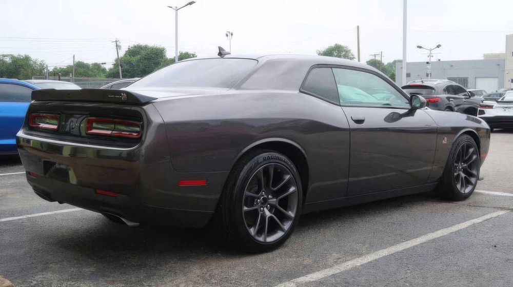 Dodge Challenger      2020