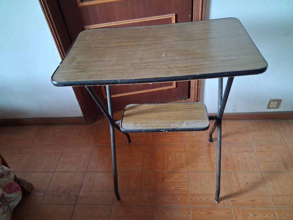Mesa de televisão  vendo cada uma a 7