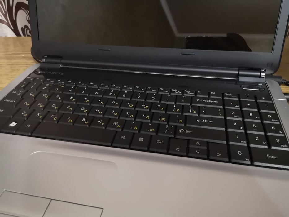 Ноутбук Gigabyte Q1585N