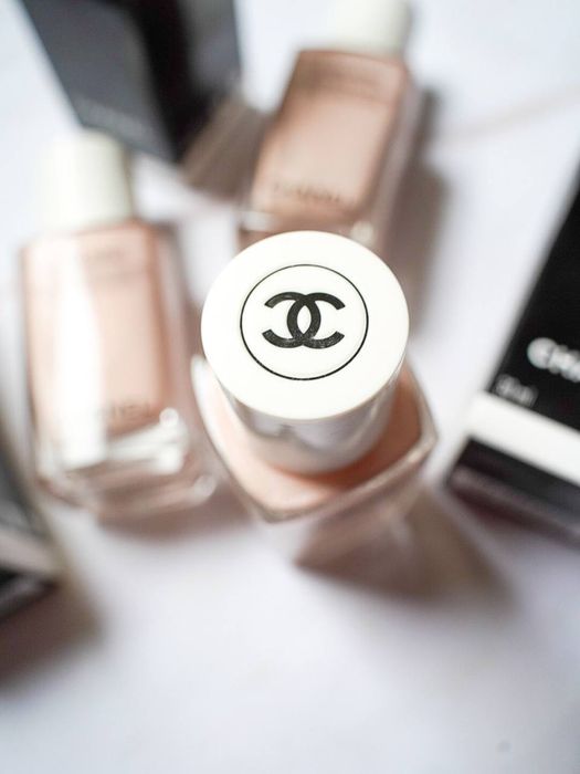 Рідкий хайлайтер сяюча база Chanel Rosy Light Drops Le Blanc