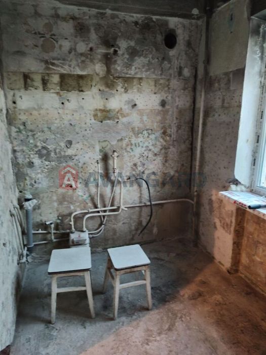 Однокімнатна під ремонт у центрі міста