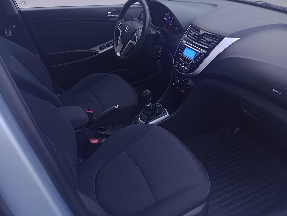 Отличный HYUNDAI Accent 1.4 газ/бензин 2012 года