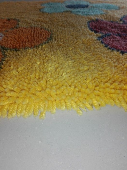 Tapete alegre para a sua casa - quarto de bébé, criança ou jovem