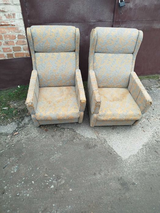 Крісла меблеві дві штуки