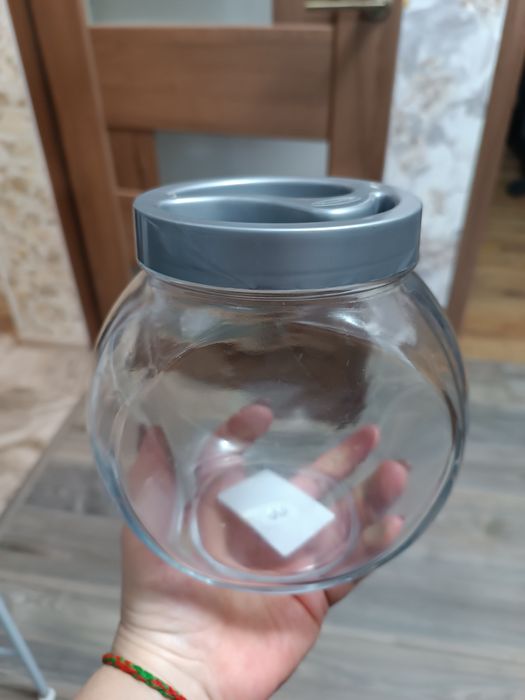 Скляна банка для зберігання з кришкою