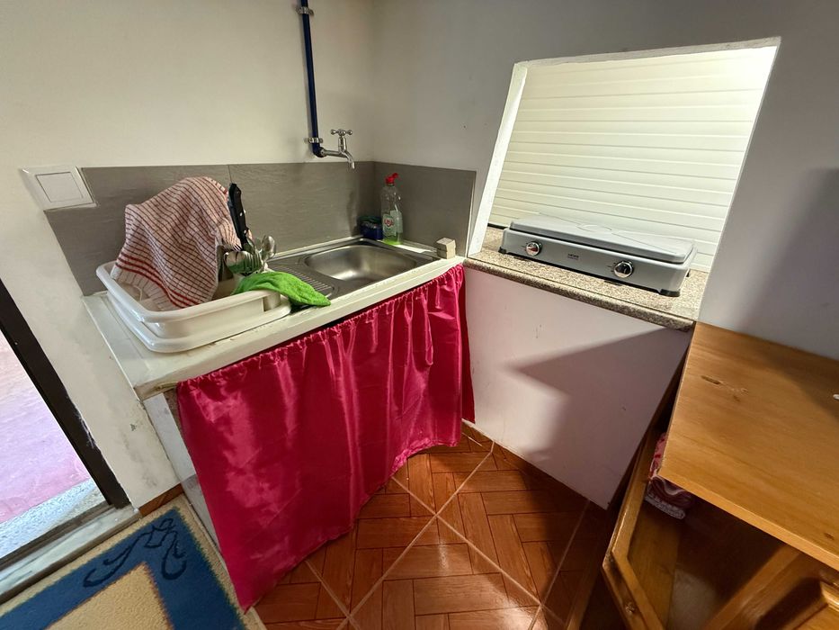 Quarto mobilado em Carvalhas Barcelos com parque privado