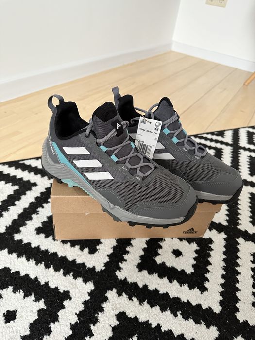 Кросівки adidas, адідас