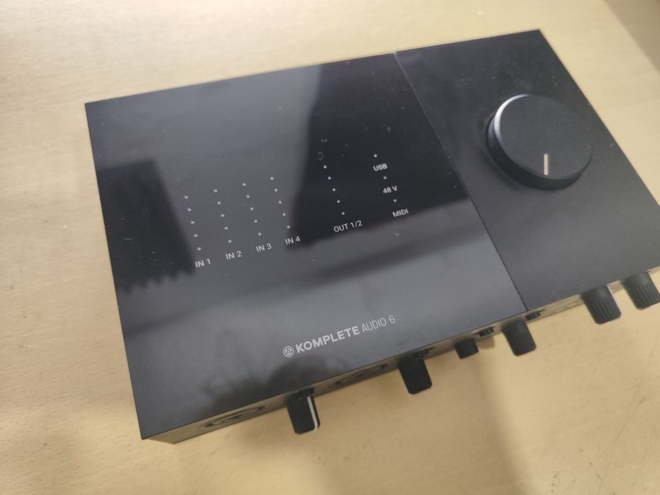 Komplete Audio 6 MK2 Native Instruments Placa Interface Audio