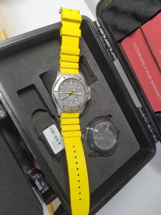 Zegarek Victorinox 241844 walizka, 5 lat gwarancji