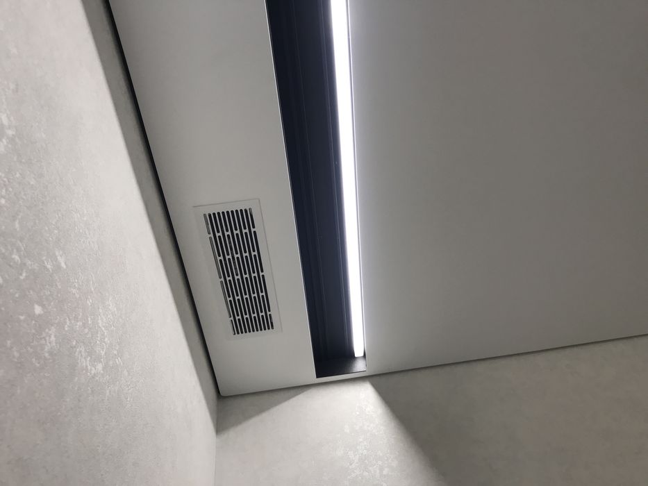 Натяжні стелі, треки, лед підсвітки, карнизи