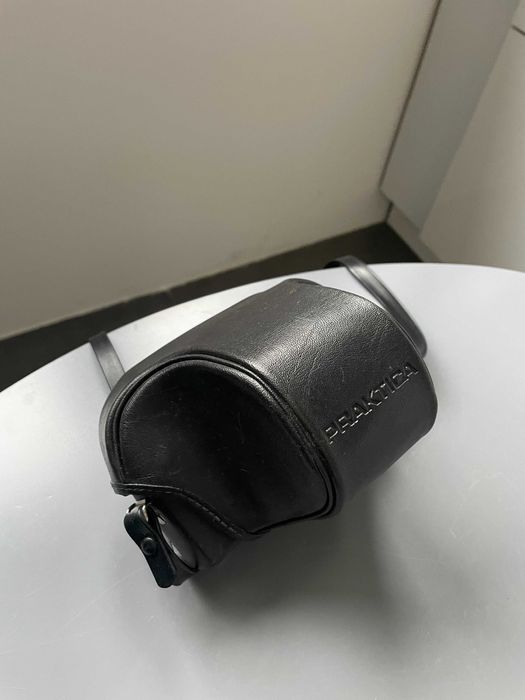 Aparat fotograficzny Praktica.