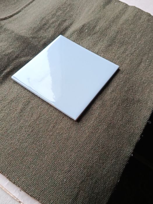 Продам советский кафель  15 Х 15 см. Новый бледно- голубой и с рисунко