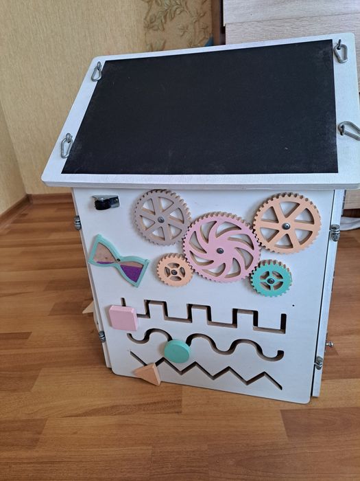 Бізікуб. Бізі борд. Бізі будинок