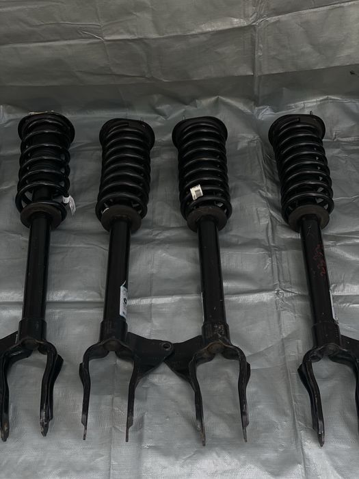 Амортизатор стійка Jeep Grand Cherokee Dodge Durango