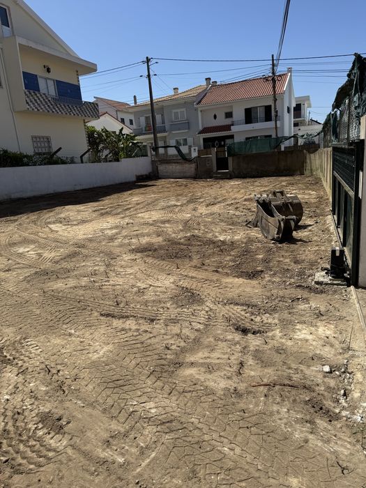 Parque fechado para guardar autocaravanas, carros.