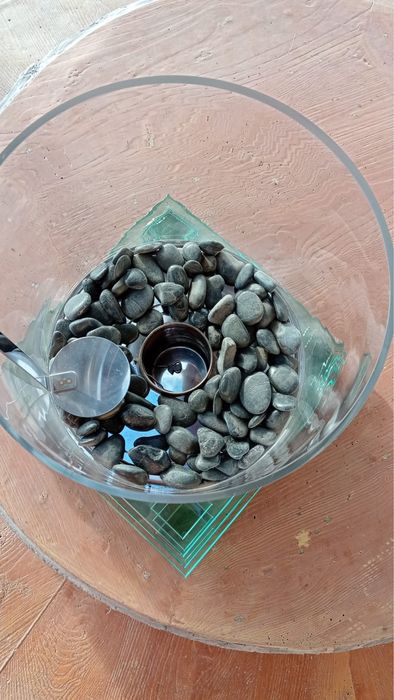 Peça decorativa com chama a beatanol