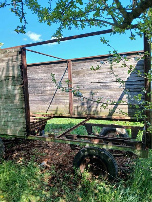 Причіп-платформа (шасі для контейнера, мобільної лазні, будинку)