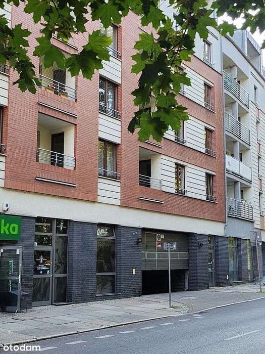 Centrum, 3 pokojowe, winda, balkon, garaż.