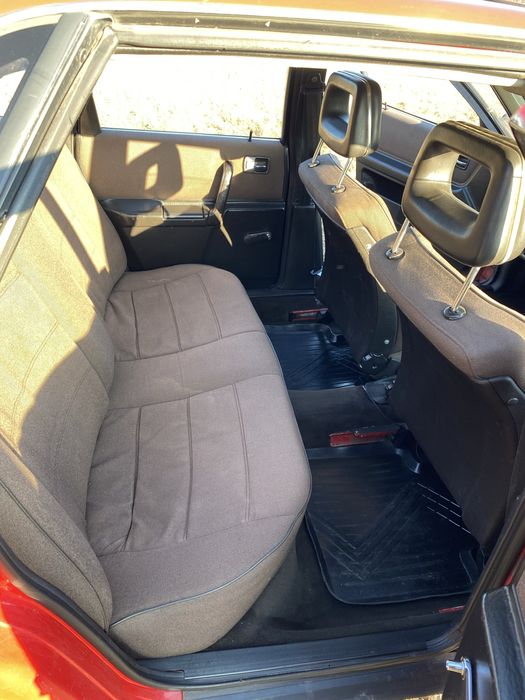 Продаєця AUDI 100 C3