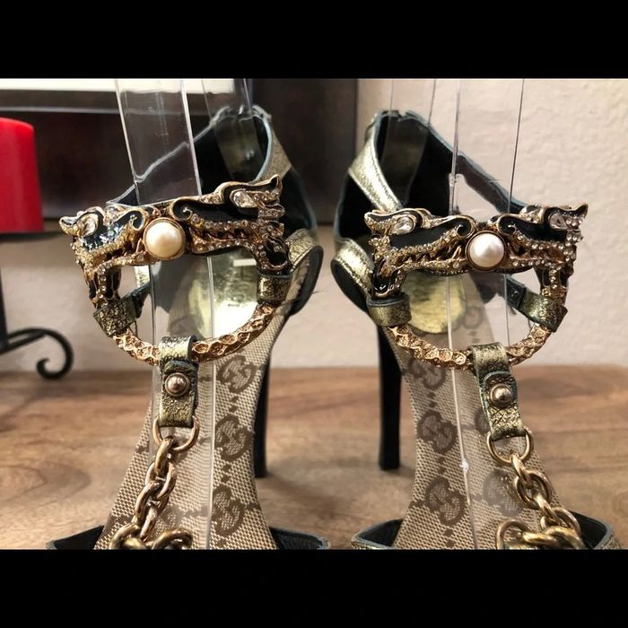 Sandálias de salto Y2K Gucci Tom Ford 2004 Dragon