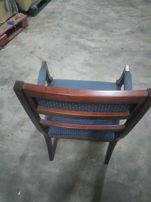 Conjunto de Cadeiras e Poltrona