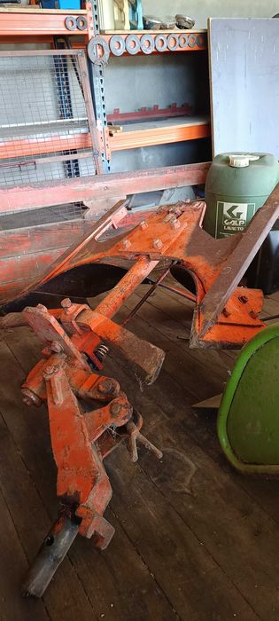 Trator Agria 18cv, reboque e alfaias