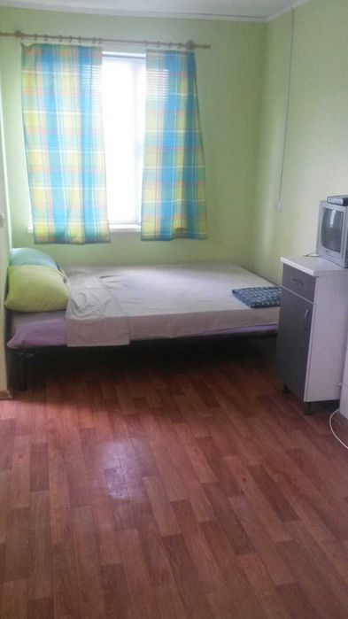 Гостьовий домік на дачі біля лісу подобово , баня на дровах