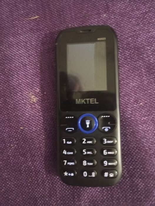 Telefon z klawiaturą nowy 2023