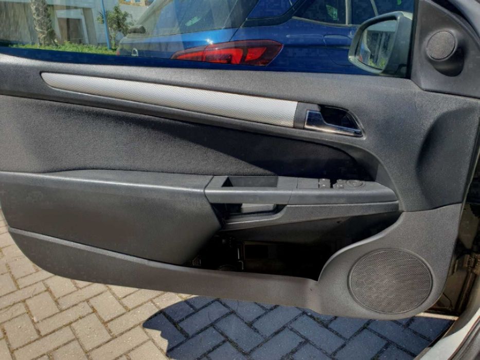 Opel Astra GTC 1.9 CDTI